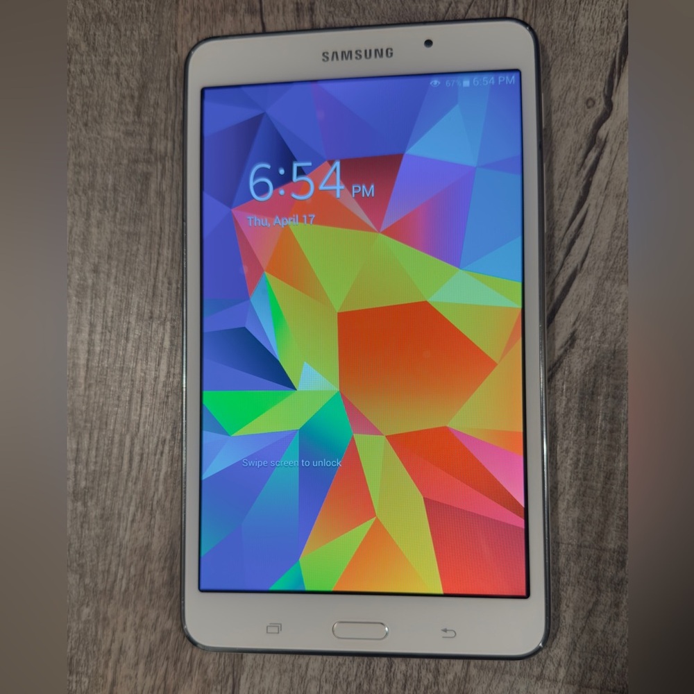 Samsung Galaxy Tab 4 with WiFi 7.0" Touchscreen Tablet